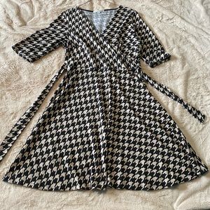 Tan and Black Houndstooth Dress 👗